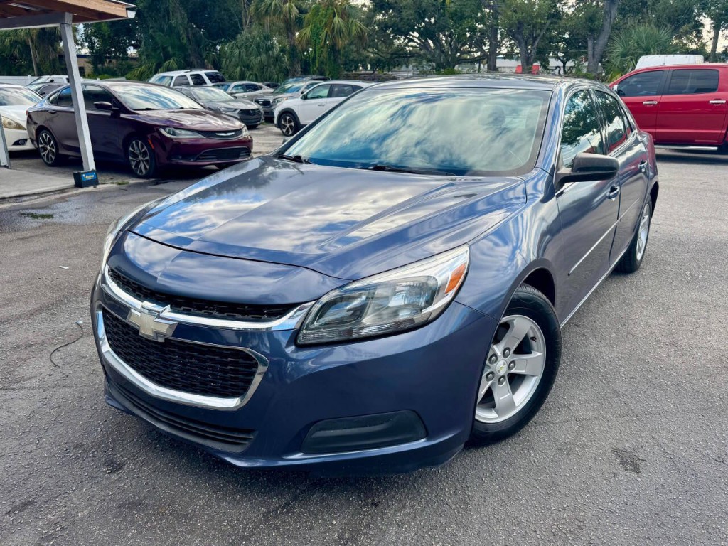 2015 Chevrolet Malibu Image 2
