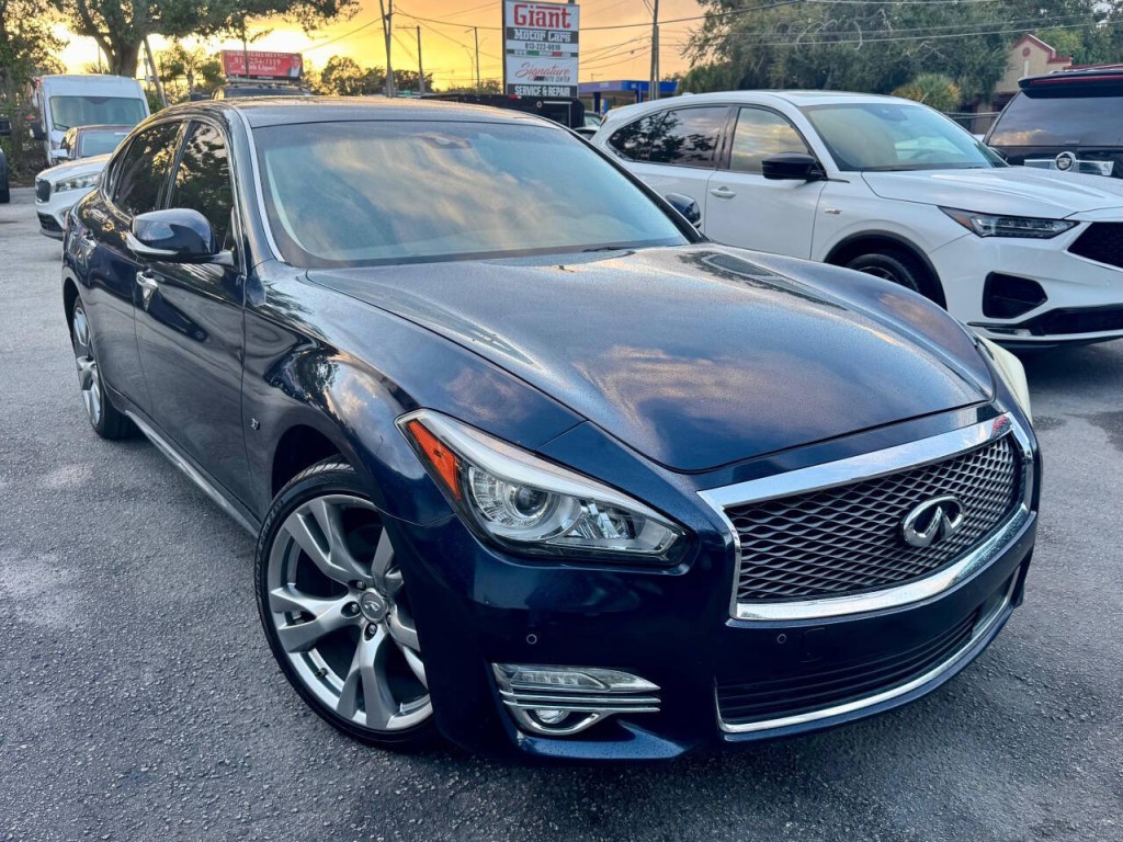 2019 INFINITI Q70 Image 2