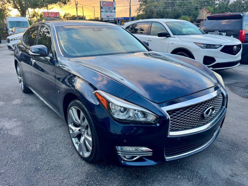 2019 INFINITI Q70 Image 10