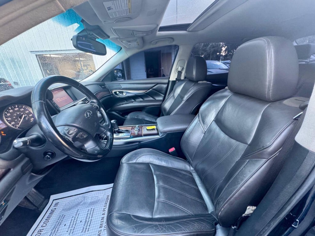 2019 INFINITI Q70 Image 16