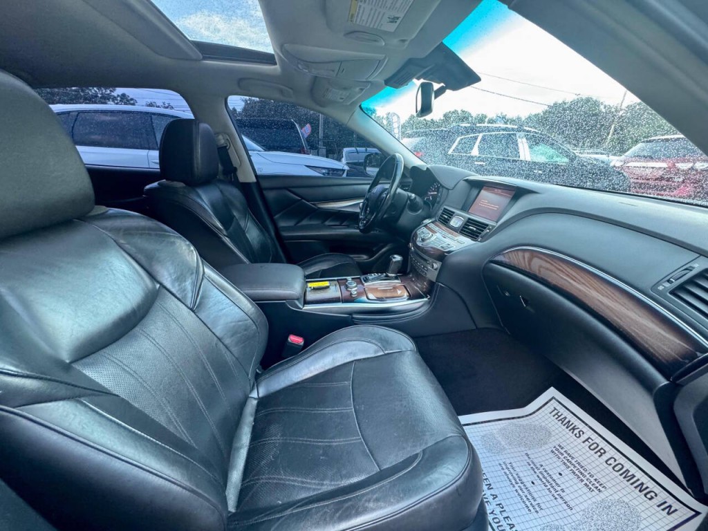 2019 INFINITI Q70 Image 17