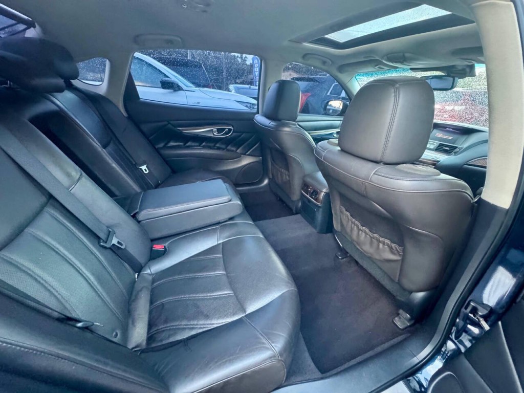2019 INFINITI Q70 Image 18