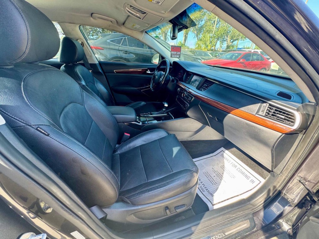 2018 Kia Cadenza Image 16