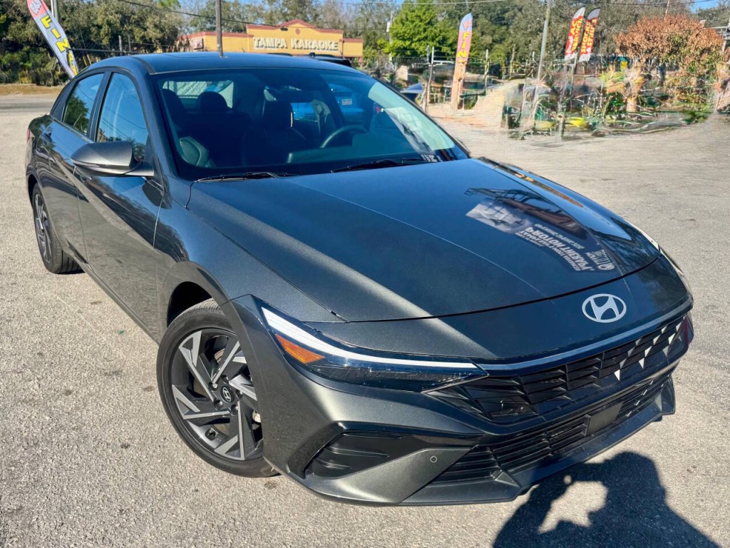 2024 Hyundai Elantra Image 2