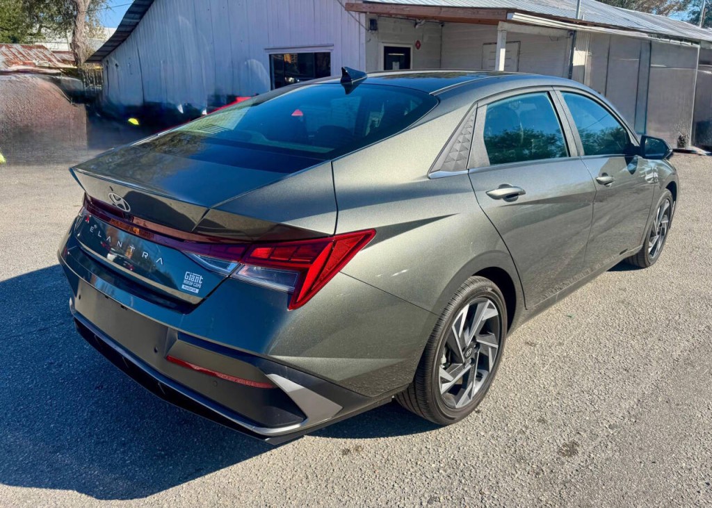 2024 Hyundai Elantra Image 4