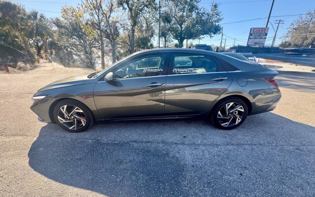 2024 Hyundai Elantra Image 6