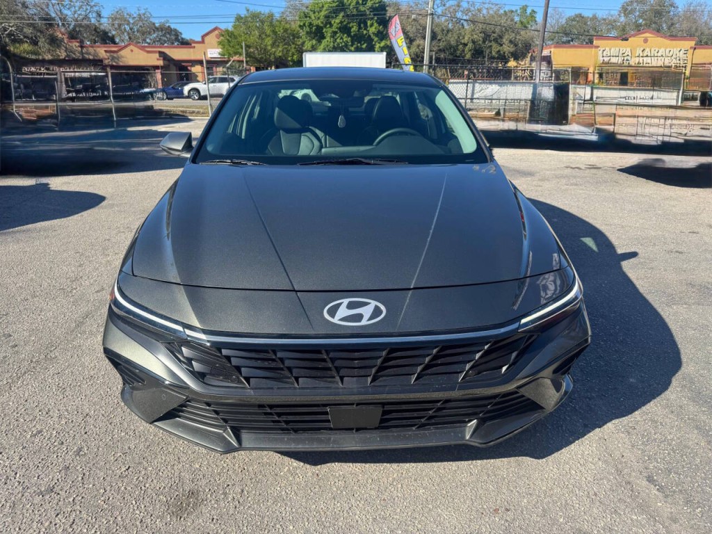 2024 Hyundai Elantra Image 8