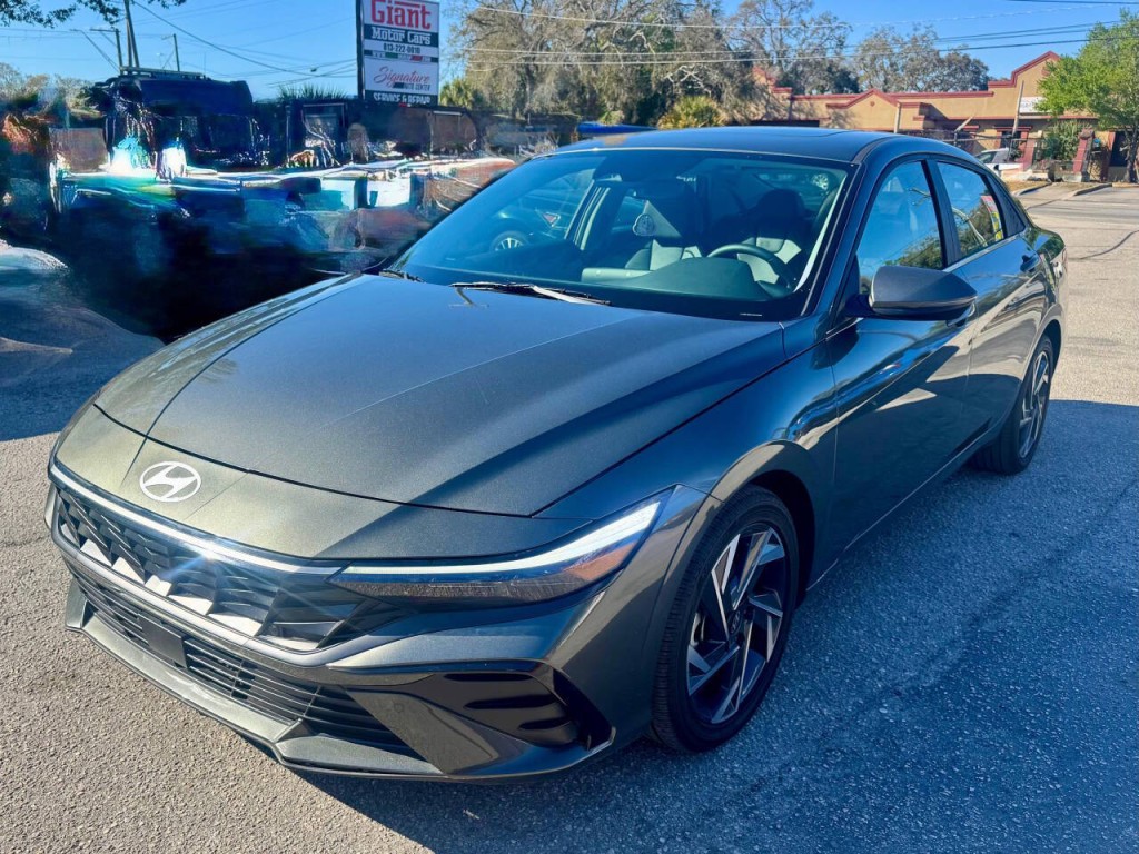 2024 Hyundai Elantra Image 11