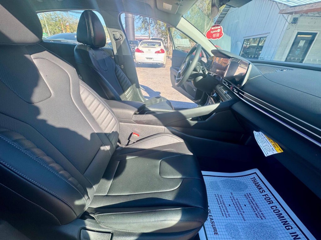 2024 Hyundai Elantra Image 13