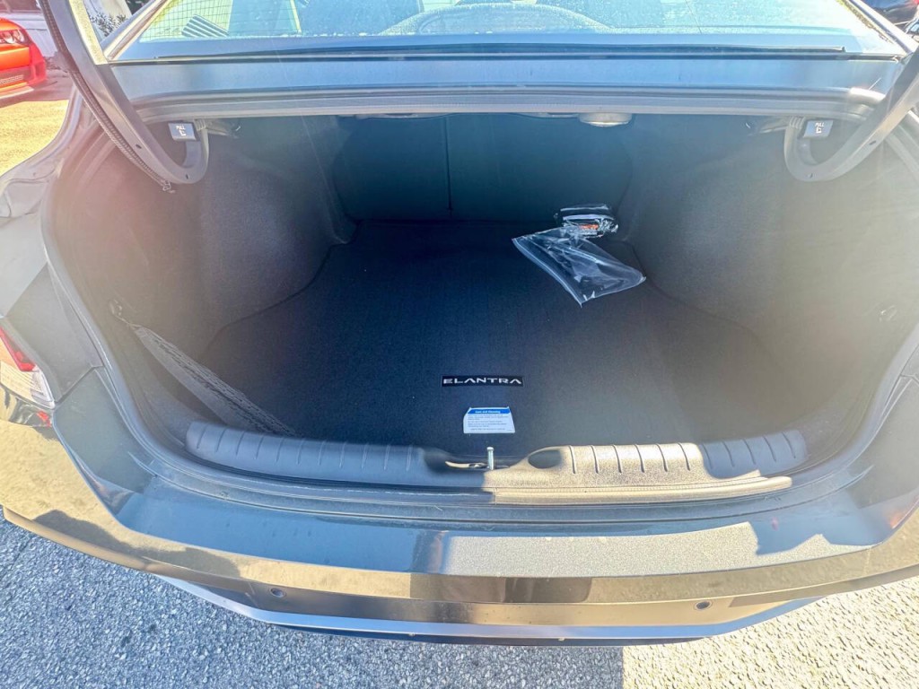 2024 Hyundai Elantra Image 17