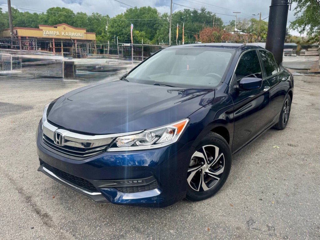 2017 Honda Accord Image 2