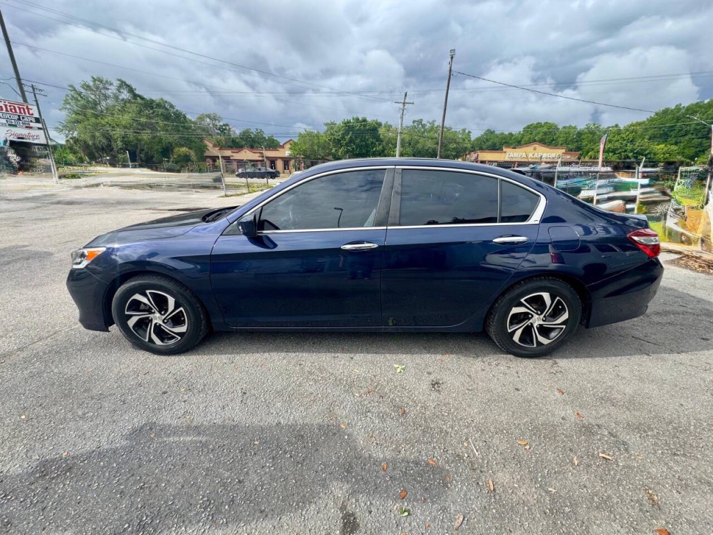 2017 Honda Accord Image 6