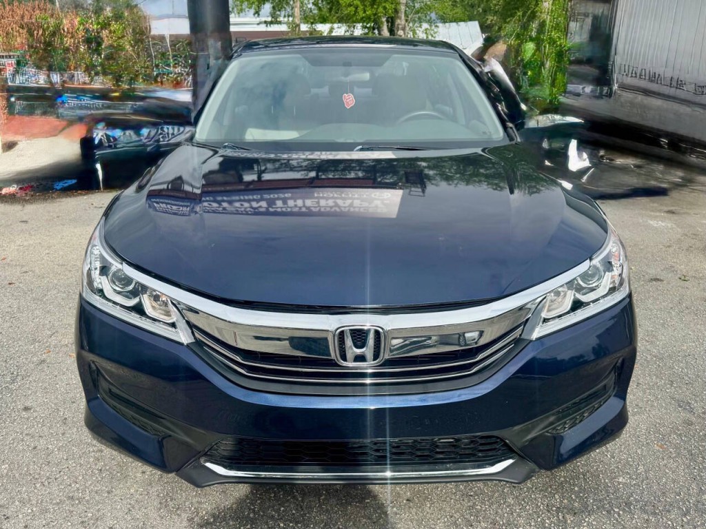 2017 Honda Accord Image 10