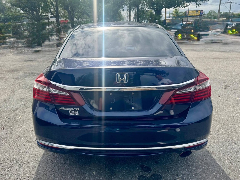 2017 Honda Accord Image 11