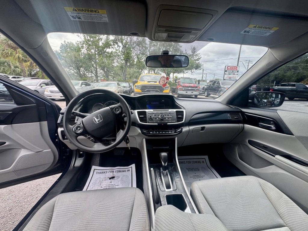 2017 Honda Accord Image 18