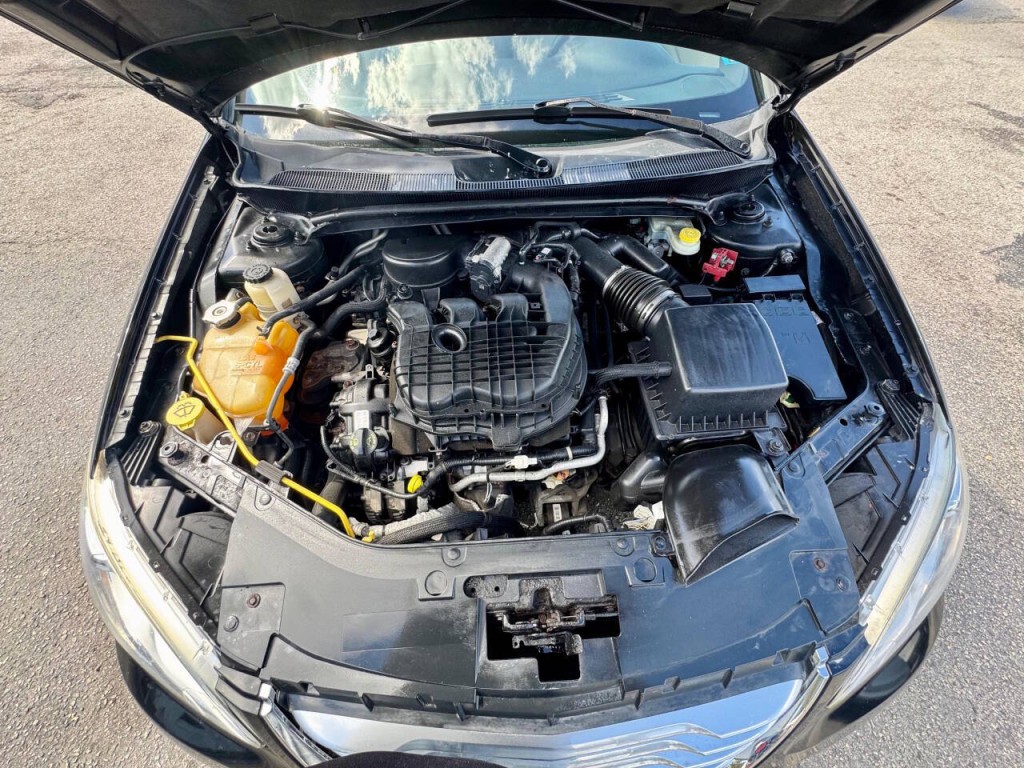 2012 Chrysler 200 Image 12