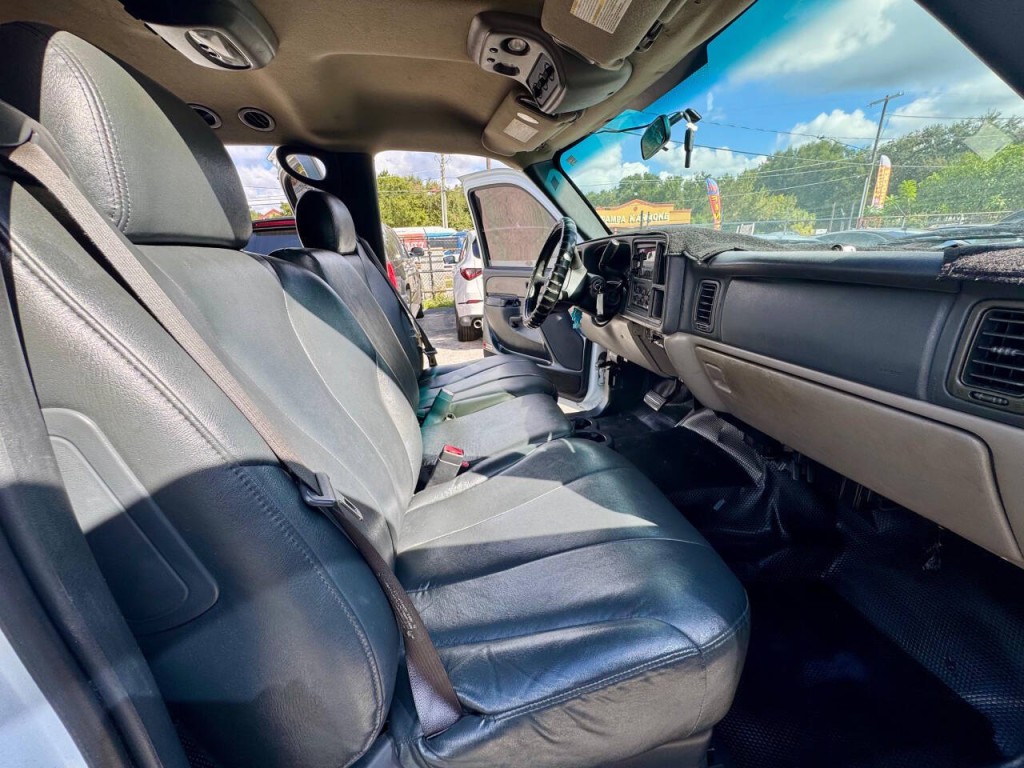 2002 Chevrolet Tahoe Image 13