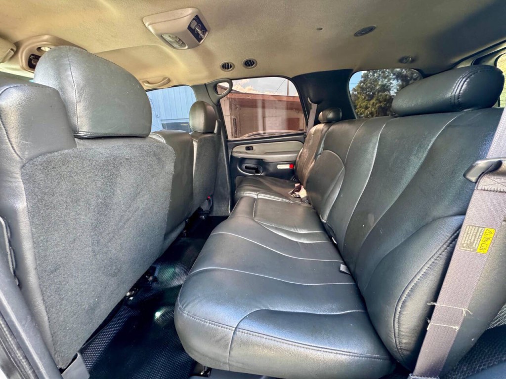 2002 Chevrolet Tahoe Image 14