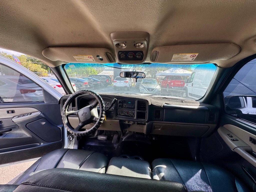 2002 Chevrolet Tahoe Image 16