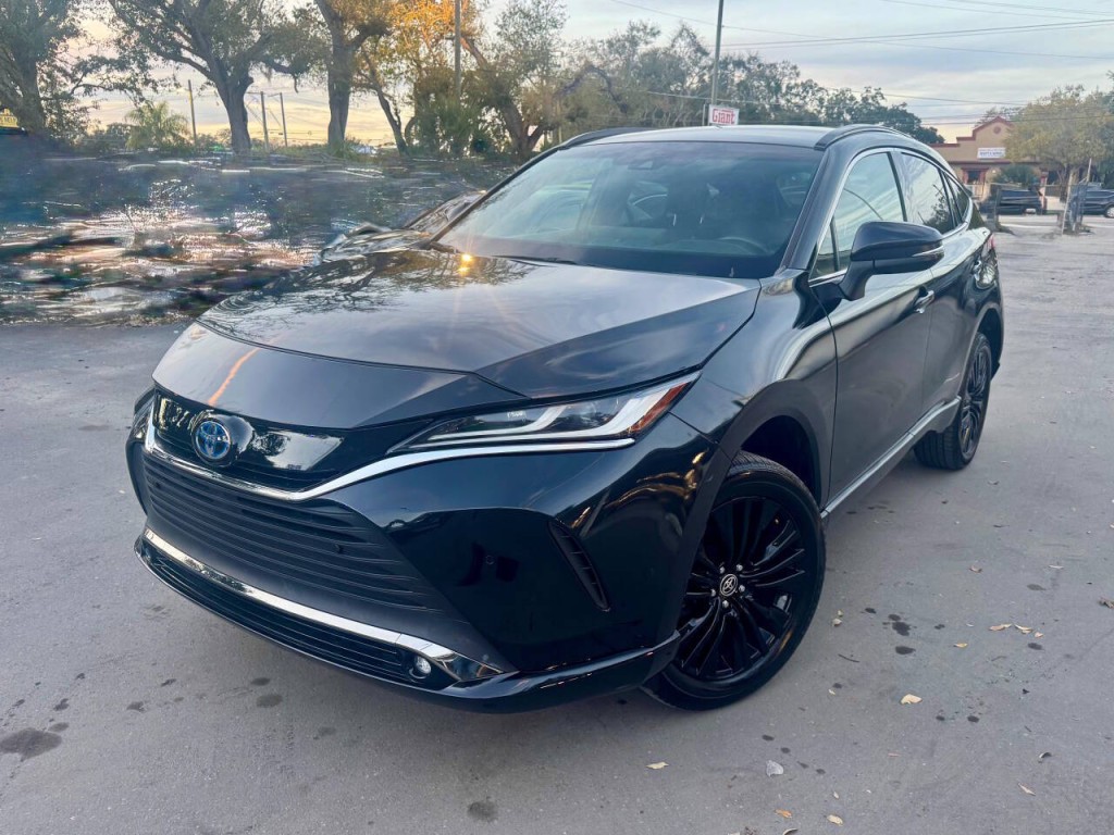 2024 Toyota Venza Image 2