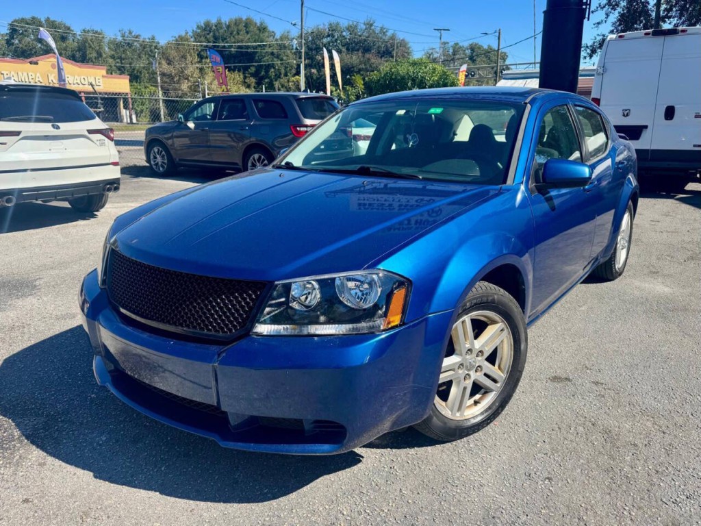 2010 Dodge Avenger Image 2