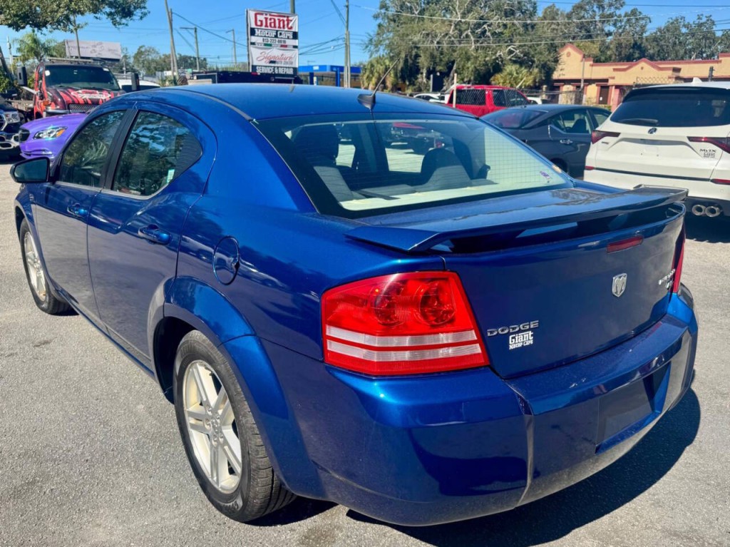 2010 Dodge Avenger Image 4