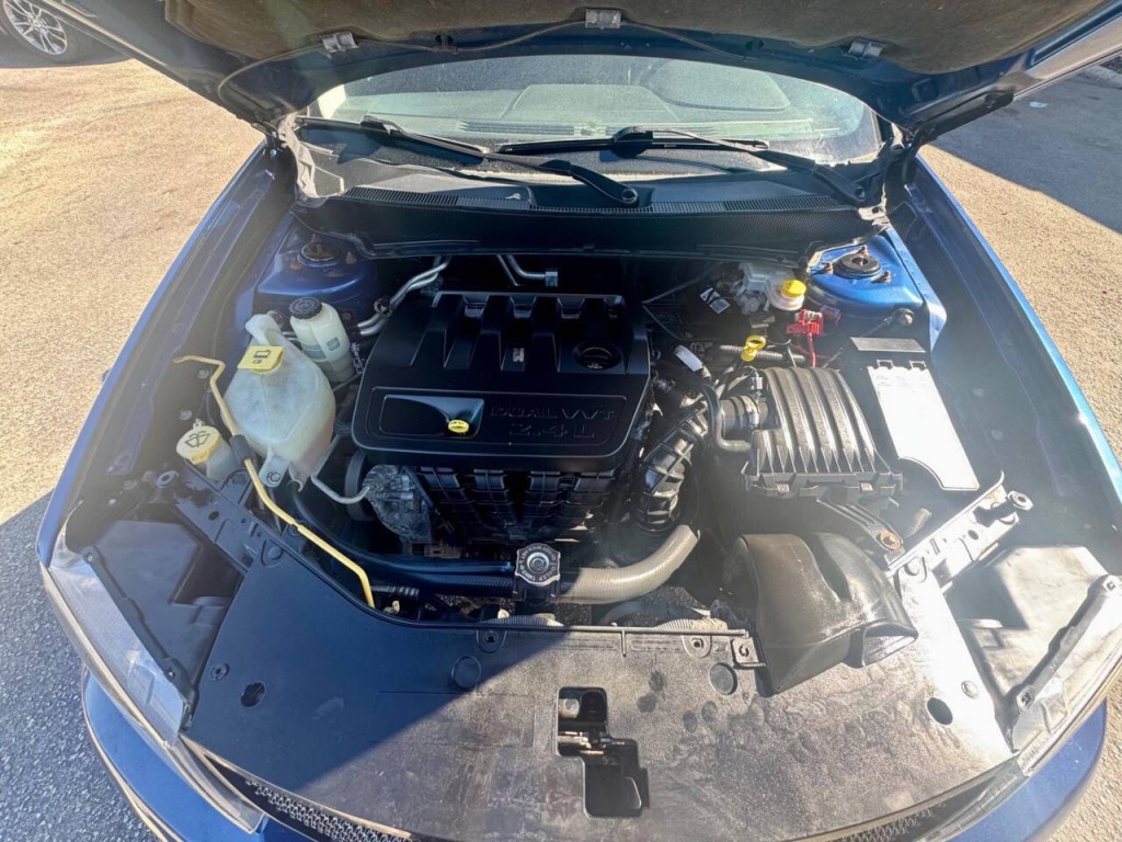 2010 Dodge Avenger Image 17