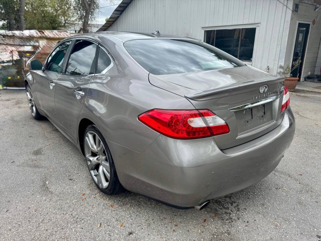 2012 INFINITI M56 Image 4