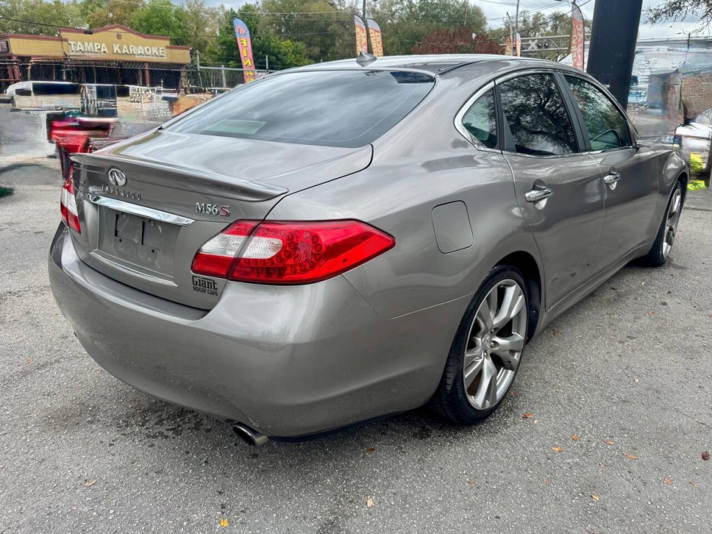 2012 INFINITI M56 Image 5