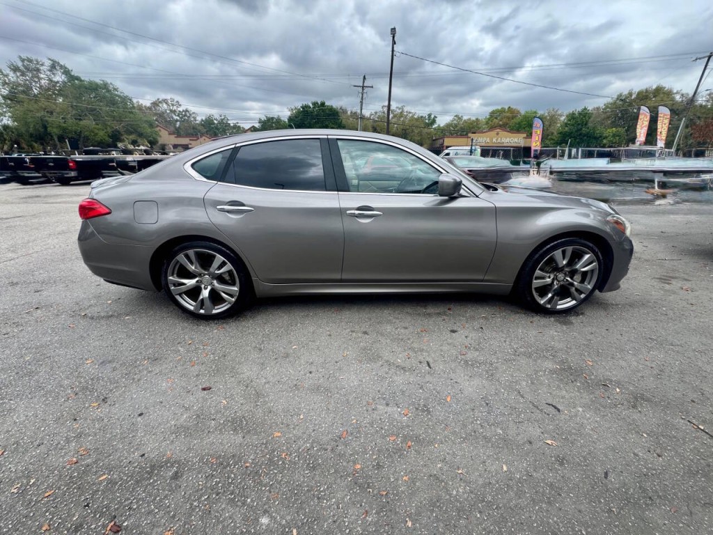 2012 INFINITI M56 Image 6