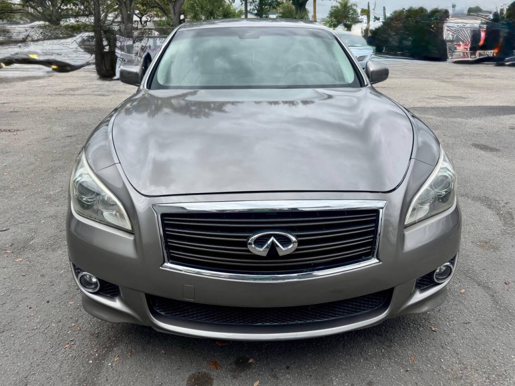 2012 INFINITI M56 Image 7