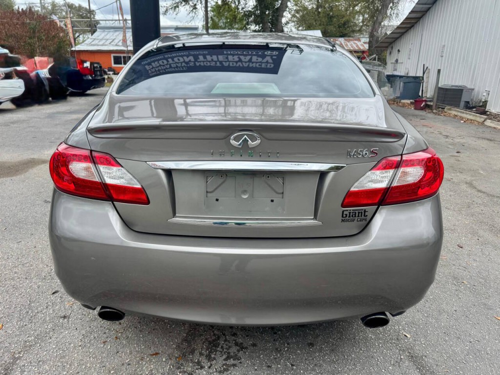 2012 INFINITI M56 Image 8