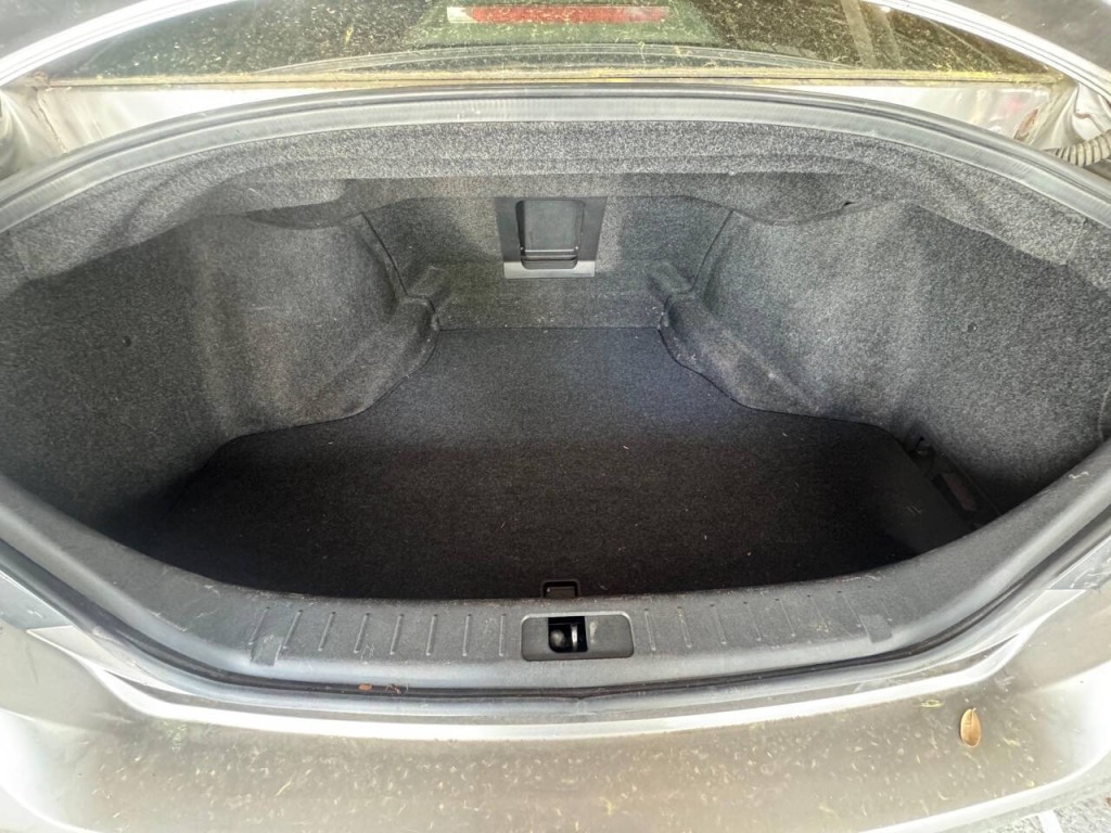 2012 INFINITI M56 Image 11
