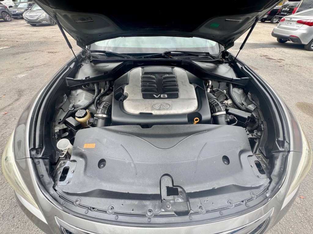 2012 INFINITI M56 Image 12