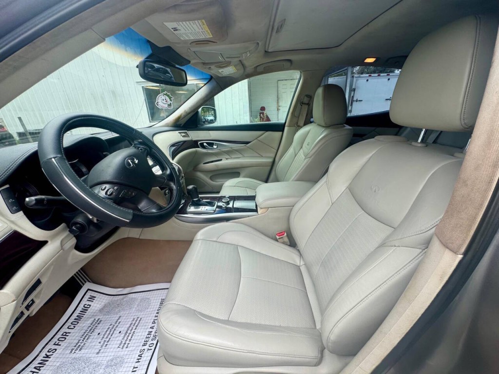 2012 INFINITI M56 Image 13