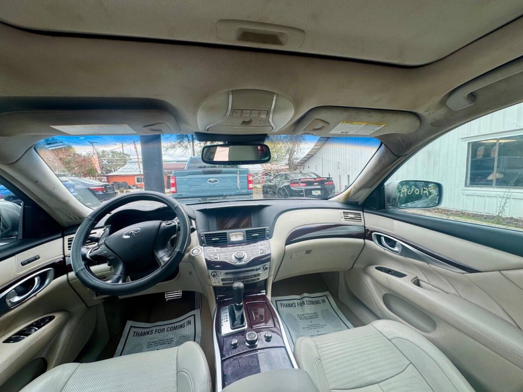 2012 INFINITI M56 Image 17