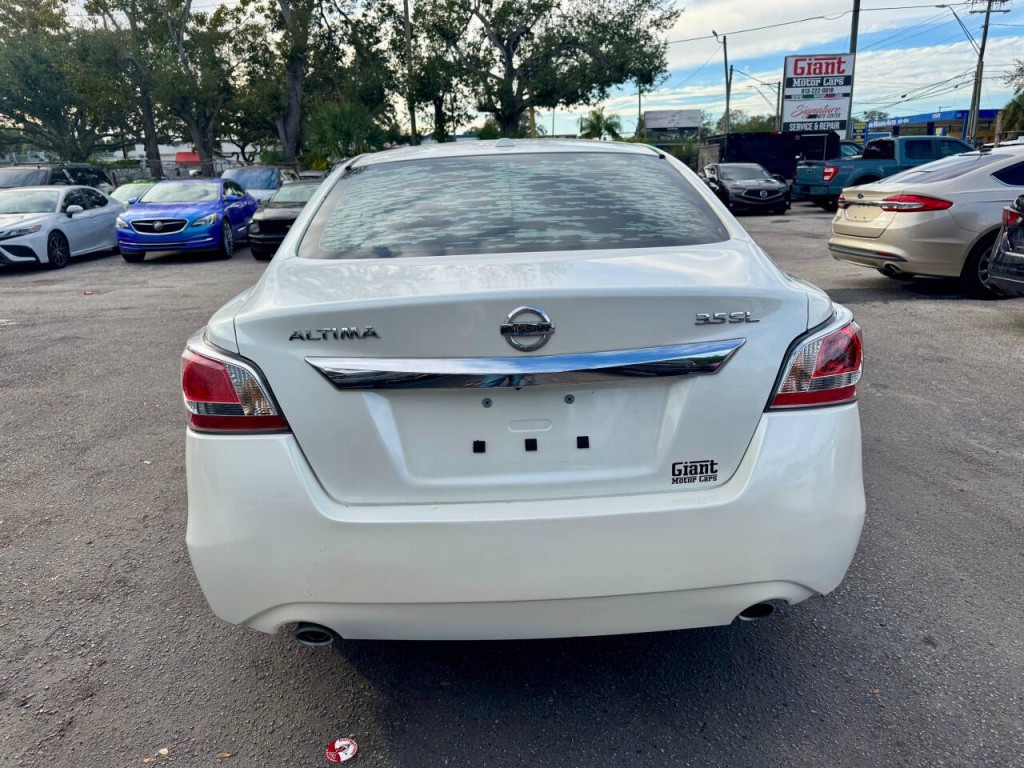 2014 Nissan Altima Image 9