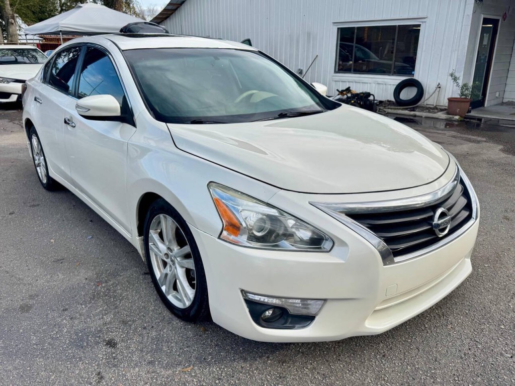 2014 Nissan Altima Image 10