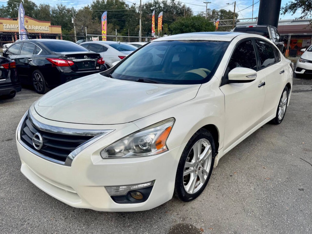 2014 Nissan Altima Image 11