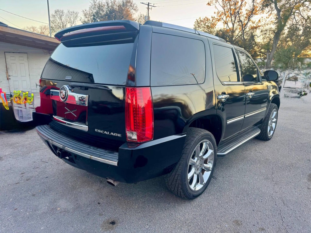 2008 Cadillac Escalade Image 4