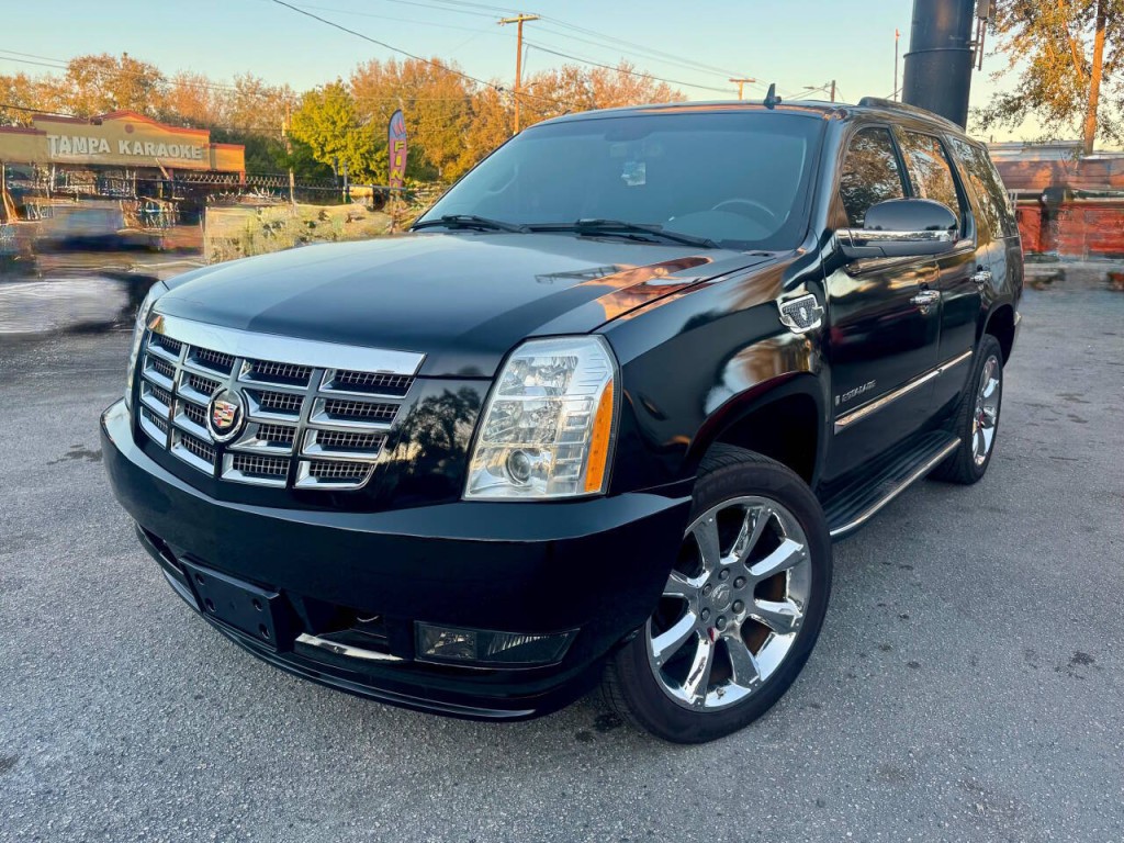 2008 Cadillac Escalade Image 2
