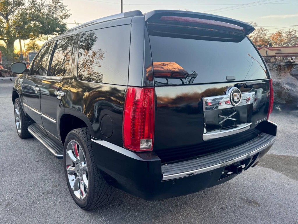 2008 Cadillac Escalade Image 5