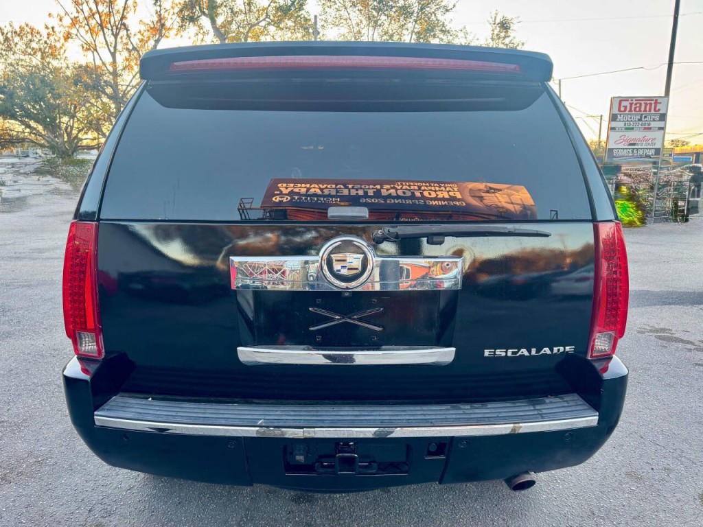 2008 Cadillac Escalade Image 7