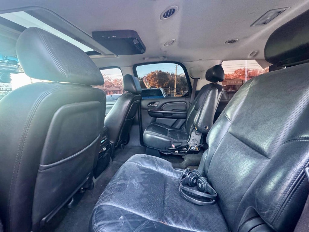 2008 Cadillac Escalade Image 13
