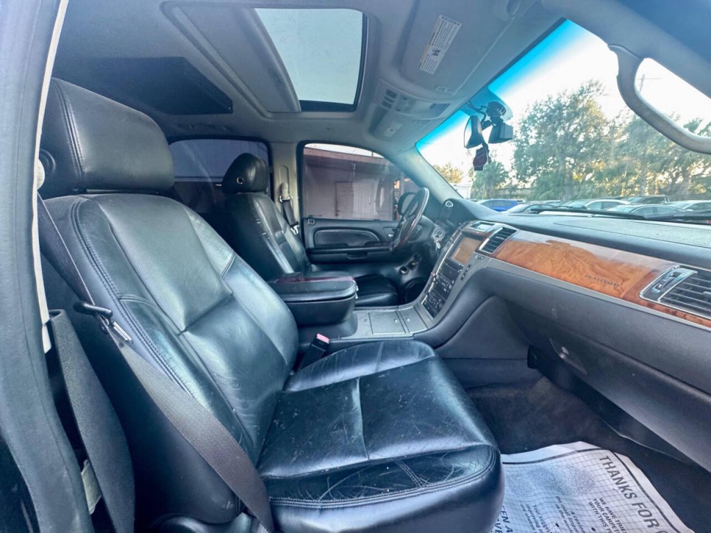 2008 Cadillac Escalade Image 15