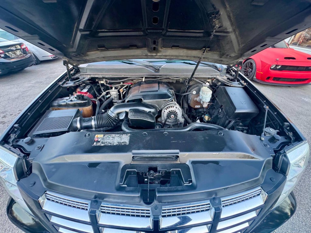 2008 Cadillac Escalade Image 18