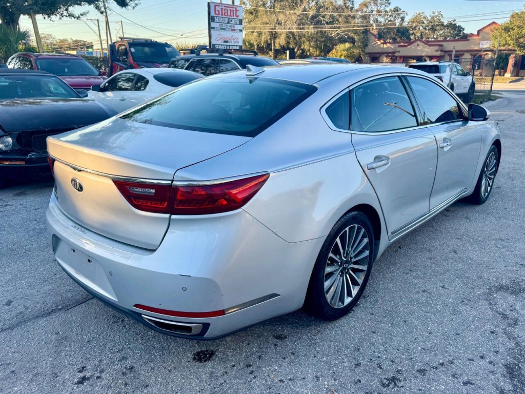 2017 Kia Cadenza Image 4