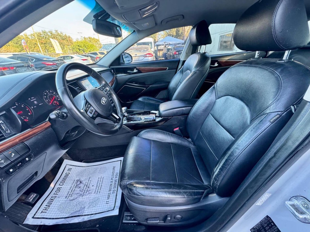 2017 Kia Cadenza Image 12