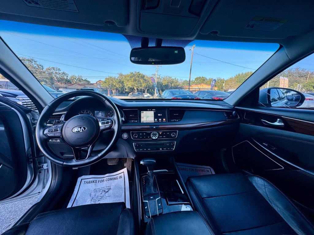 2017 Kia Cadenza Image 16