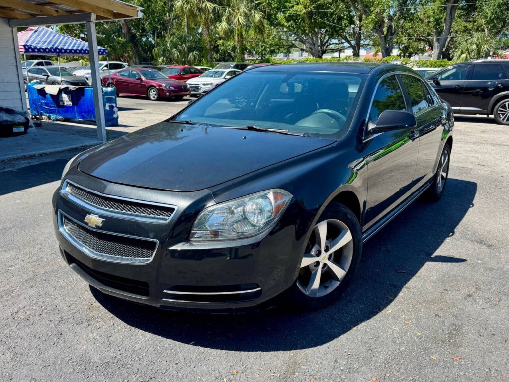 2011 Chevrolet Malibu Image 2
